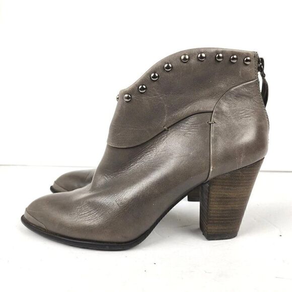 B. Makowsky Quincy Gray Soft Leather Studded Ankle Boots Booties Womens Size 7 - Picture 8 of 9